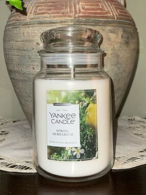 NEW YANKEE CANDLE Spring Herbarium Large Jar Candle. 22 Oz.